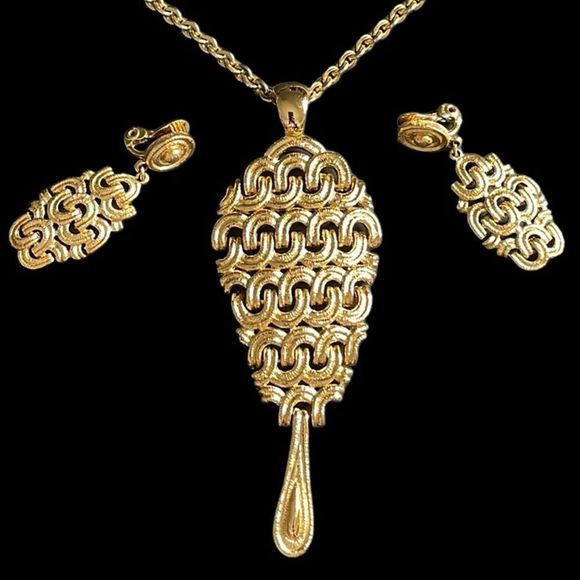 Vintage 1960s Monet Gold Necklace and Earring Set - Picture 1 of 16